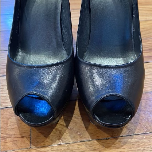 STUART WEITZMAN HEELS! - Picture 5 of 6